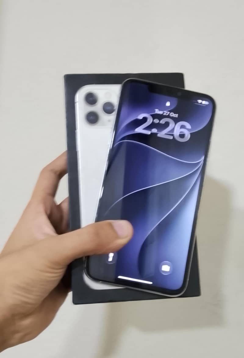 Apple iPhone 11 Pro Max. . Read description. . 2