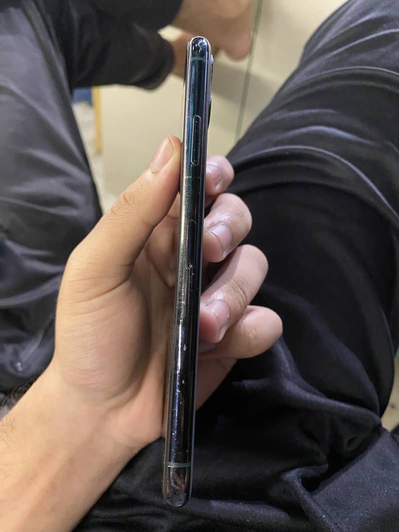 Apple iPhone 11 Pro Max 3