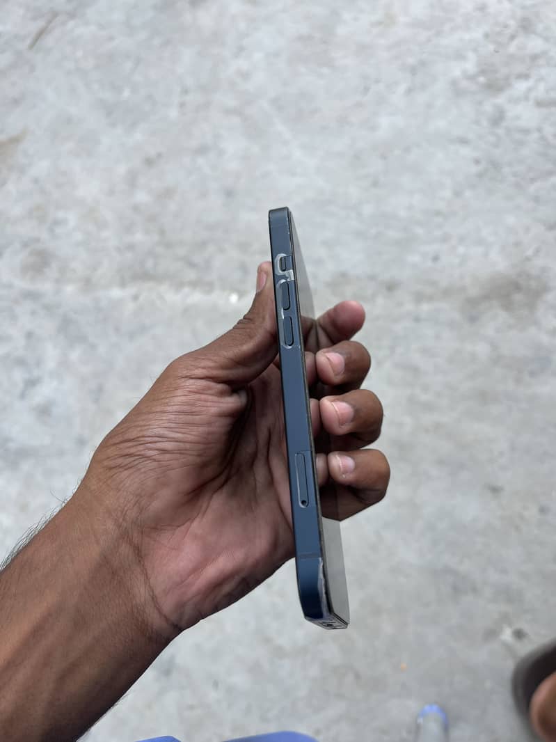 Apple iPhone 13 1