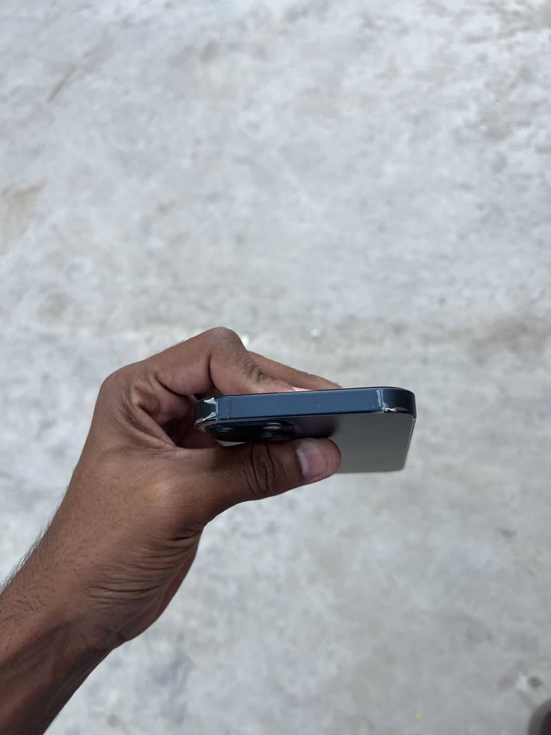 Apple iPhone 13 2