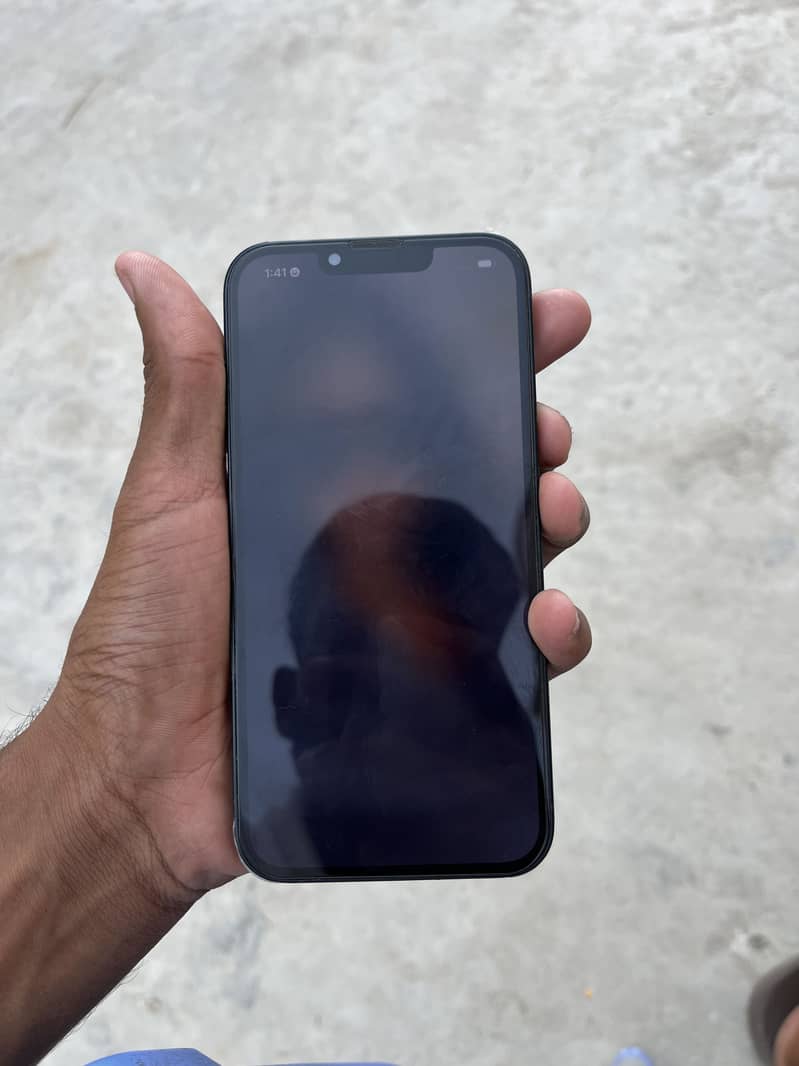 Apple iPhone 13 4