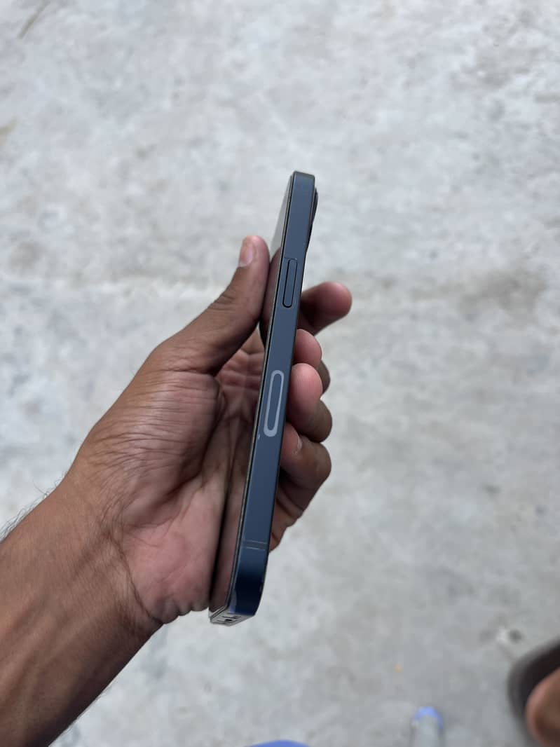 Apple iPhone 13 5