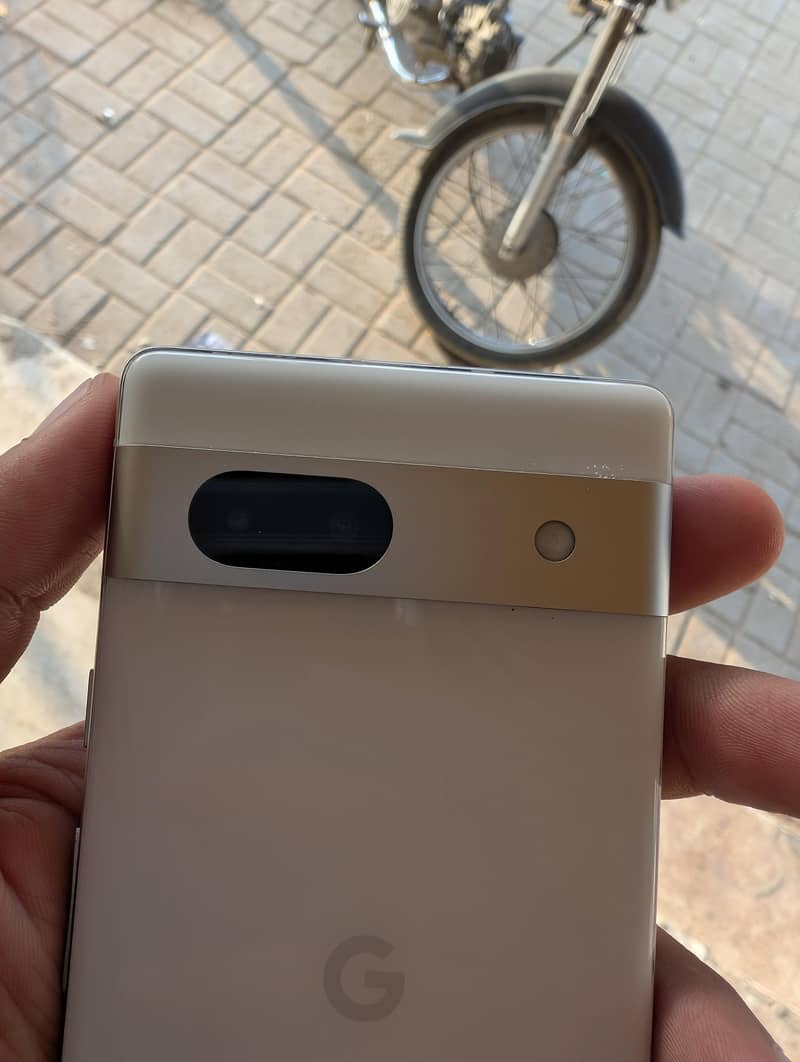 Google Pixel 7a 1
