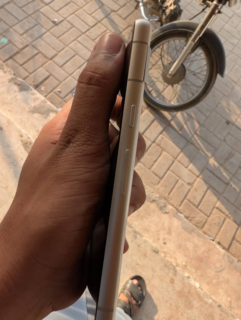 Google Pixel 7a 2