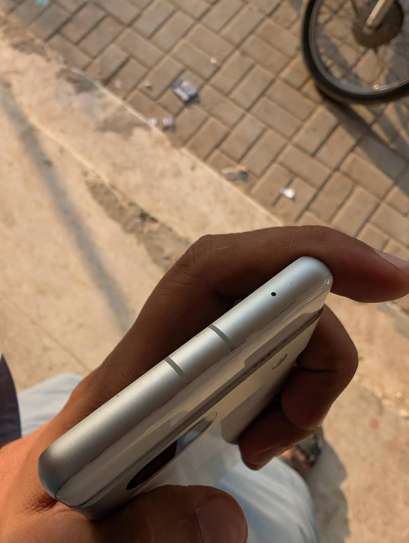 Google Pixel 7a 5
