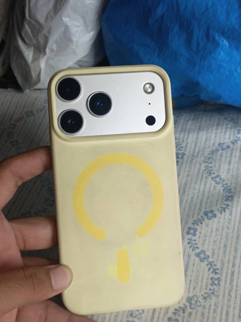 Apple iPhone 17 Pro   0