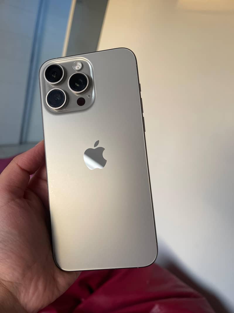 Apple iPhone 15 Pro Max 3