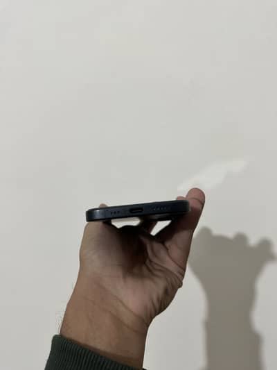 Apple iPhone 16