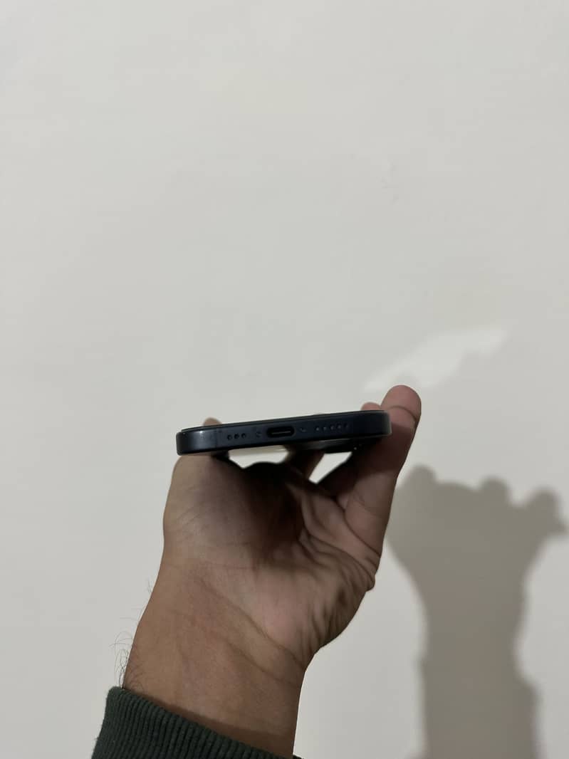 Apple iPhone 16 0