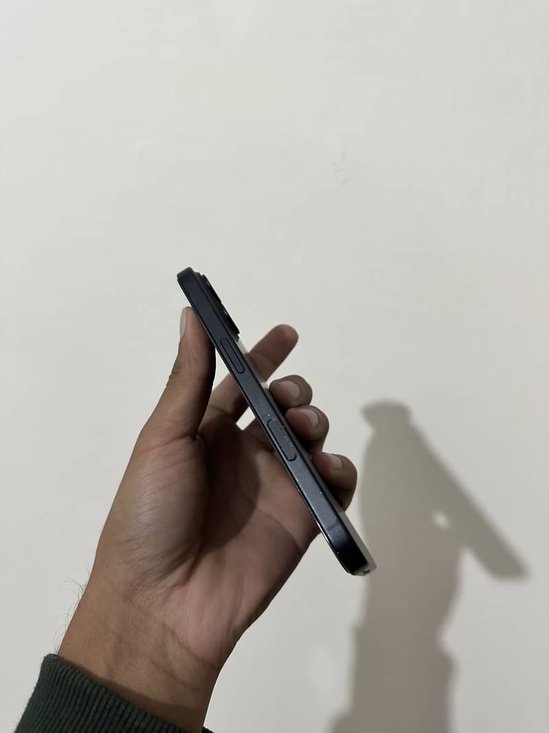 Apple iPhone 16 1
