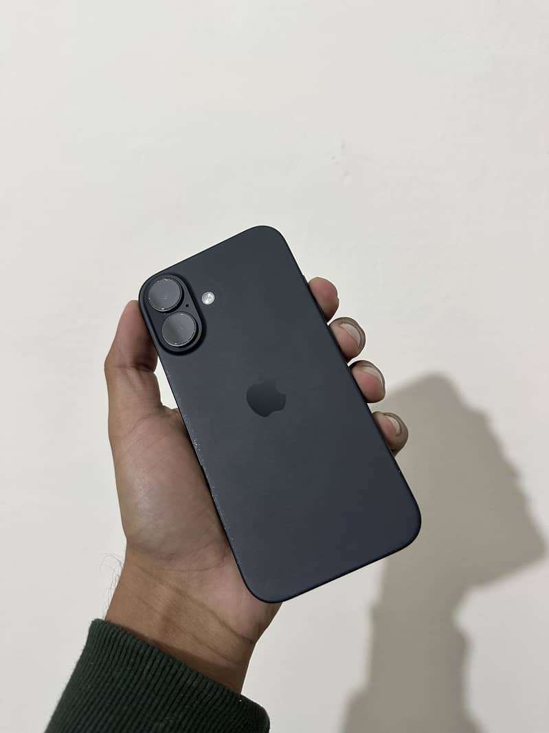 Apple iPhone 16 3
