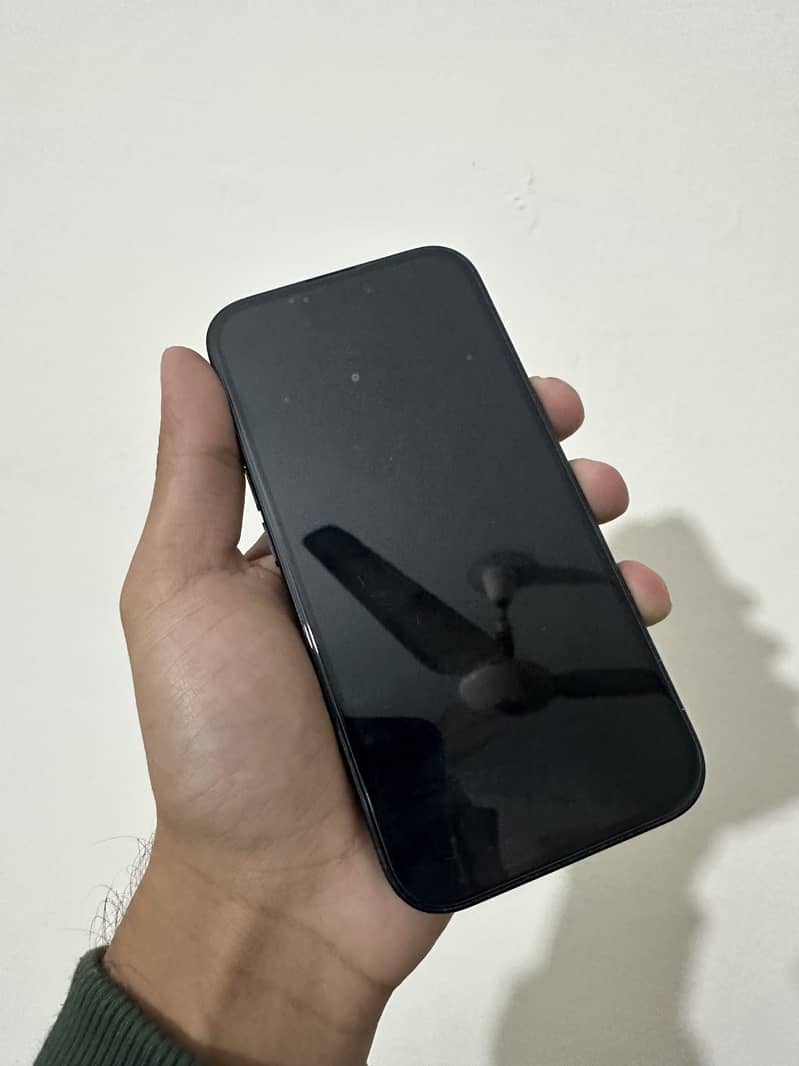 Apple iPhone 16 4