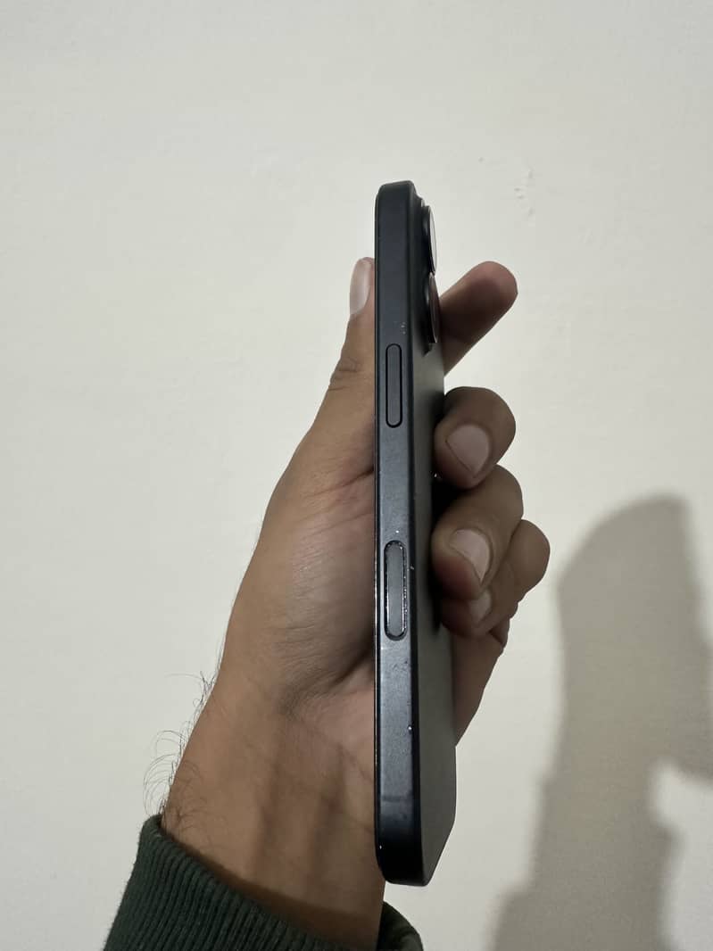 Apple iPhone 16 5