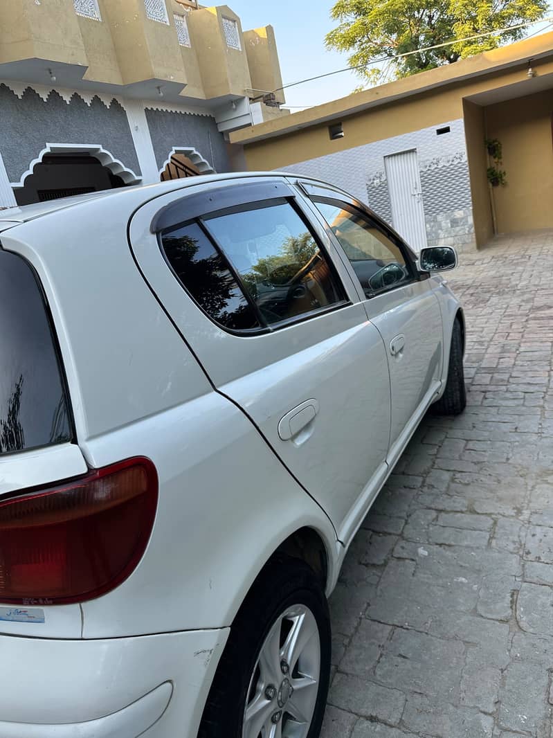 Toyota Vitz 2002 1