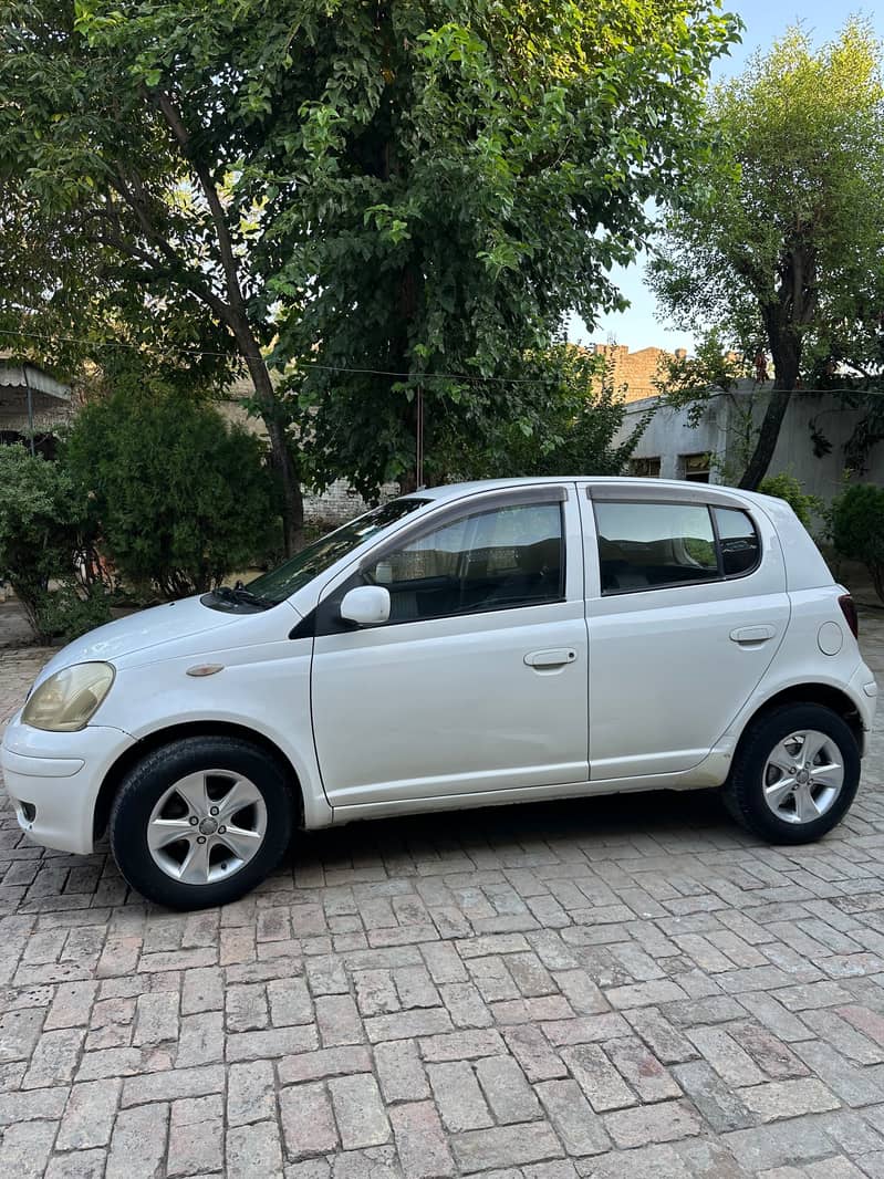 Toyota Vitz 2002 4