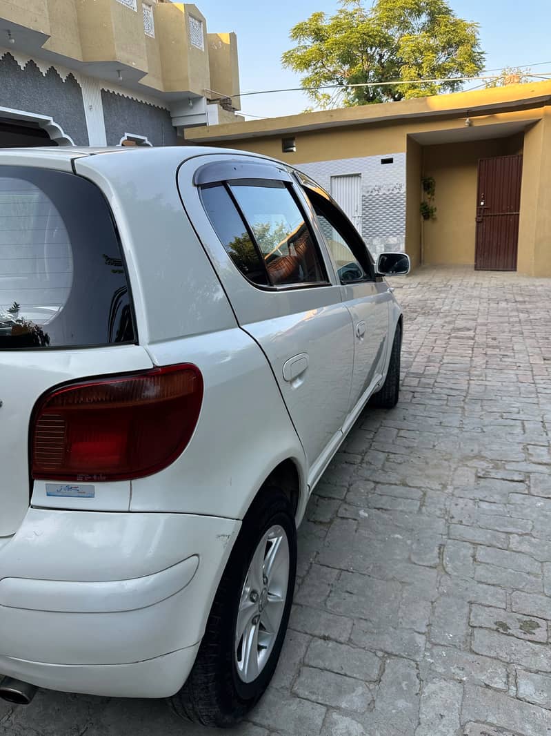 Toyota Vitz 2002 13