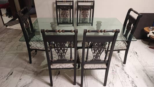 Beautiful dinning table with Glass top