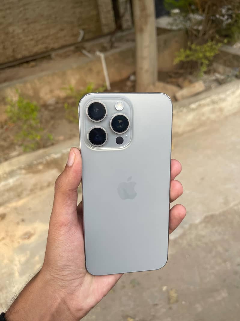 Apple iPhone 15 Pro Max 1