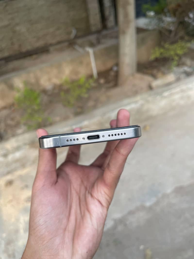 Apple iPhone 15 Pro Max 3