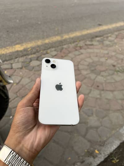 Apple iPhone 13
