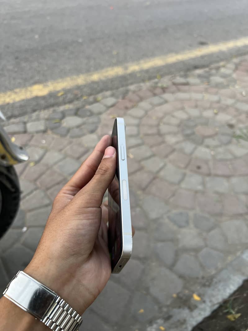Apple iPhone 13 1