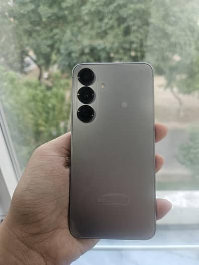 Samsung galaxy S25 12GB / 512GB official PTA Approved
