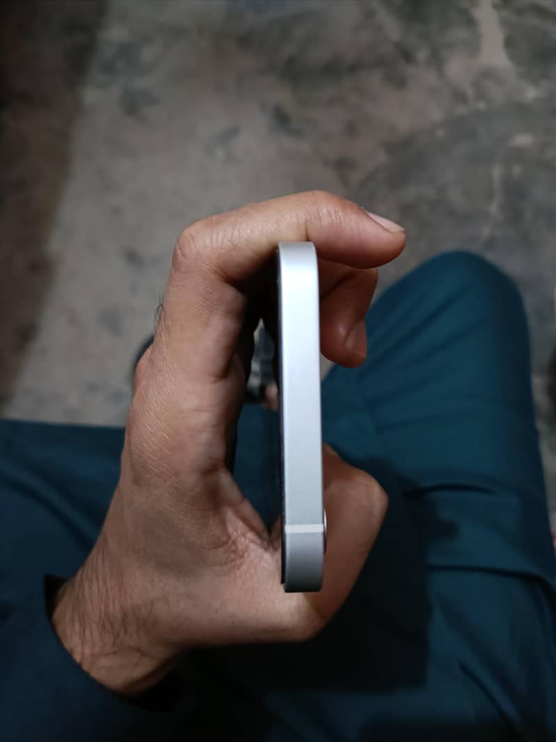 Apple iPhone 12 3