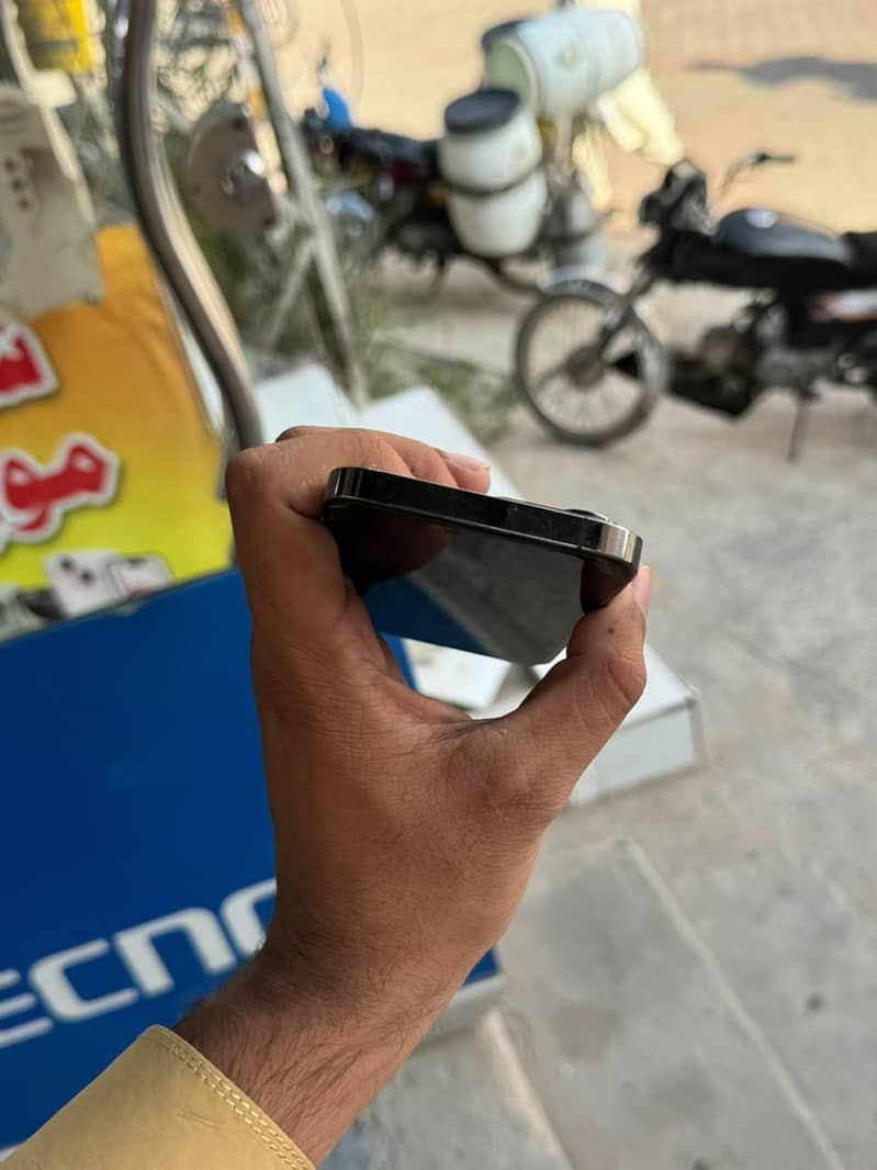 Apple iPhone 13 Pro 2