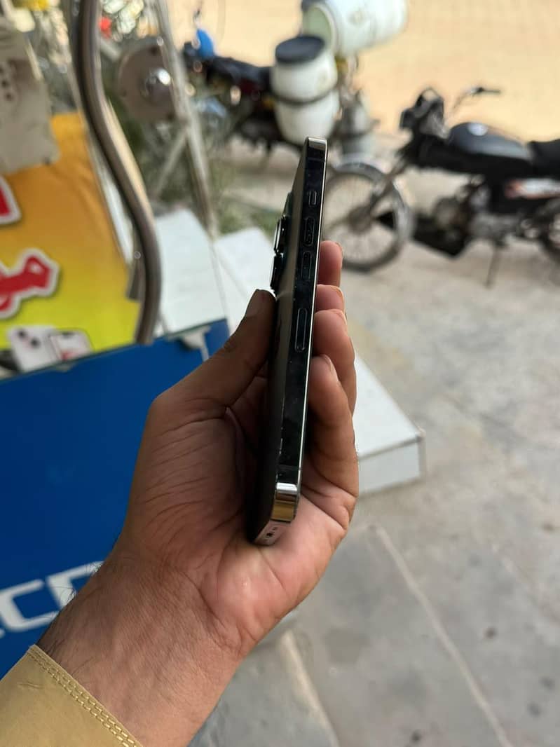 Apple iPhone 13 Pro 3
