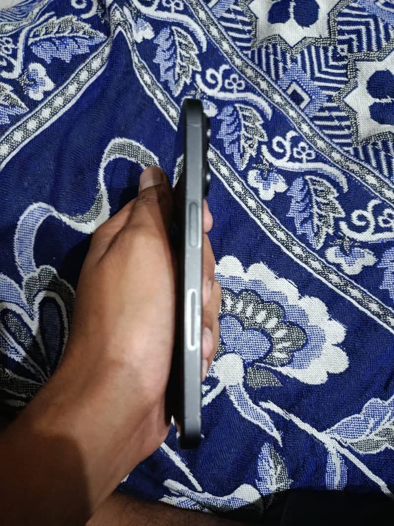 Apple iPhone 15 Pro 2