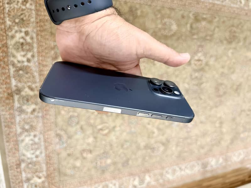 Apple iPhone 15 Pro Max, 256 GB, Dual eSIM 4