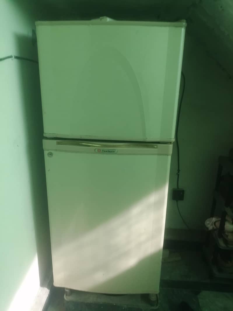 excellent working fridge 0