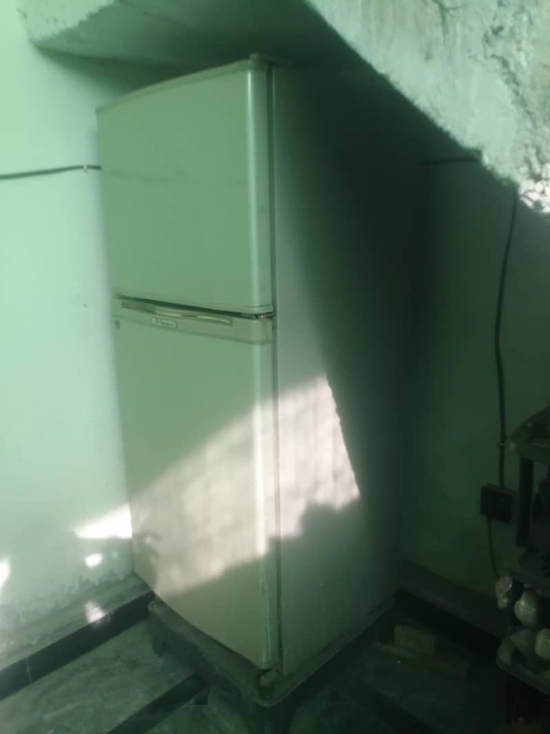 excellent working fridge 1