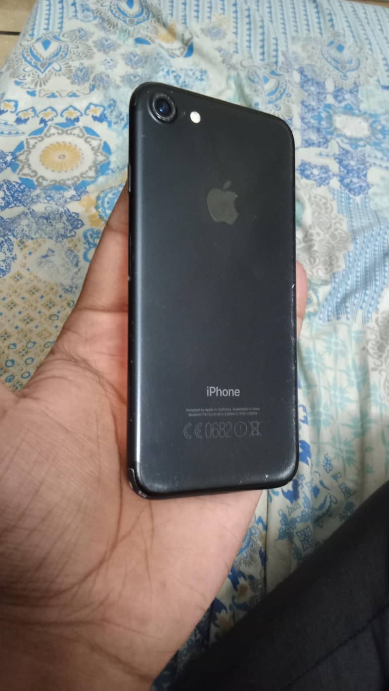 Apple iPhone 7 0