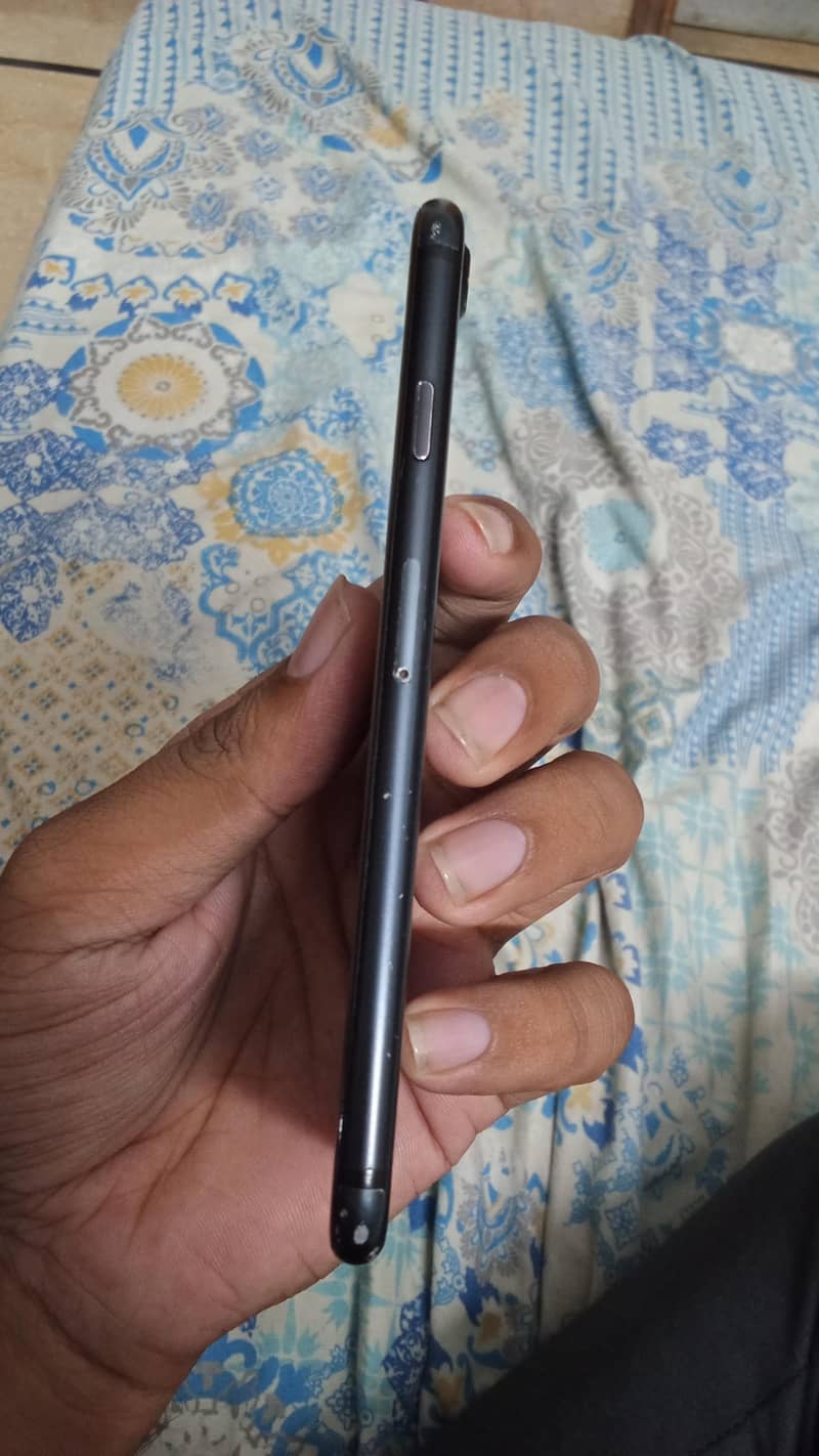 Apple iPhone 7 2