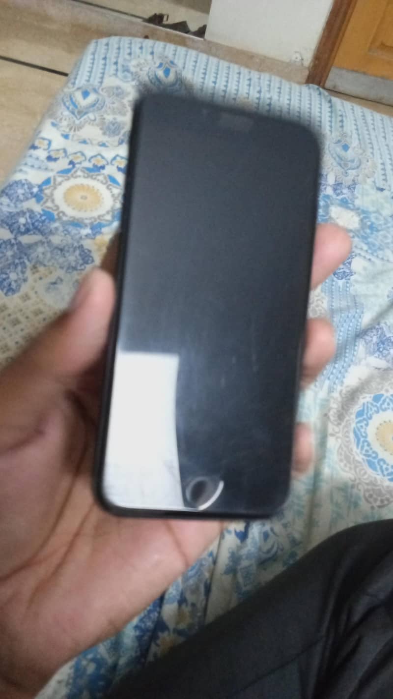 Apple iPhone 7 4