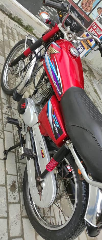 125 Motorcycle 2014/2015 model need clean condition