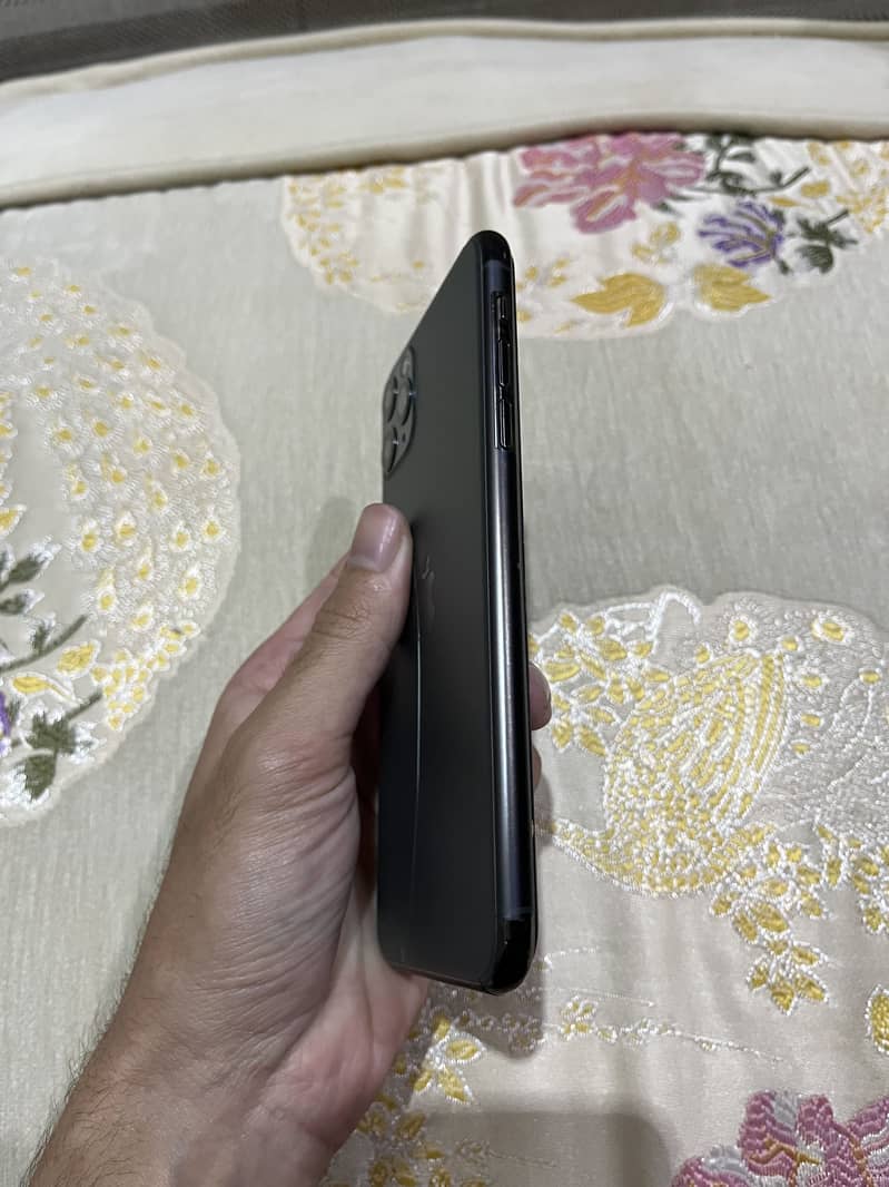 Apple iPhone 11 Pro Max 1