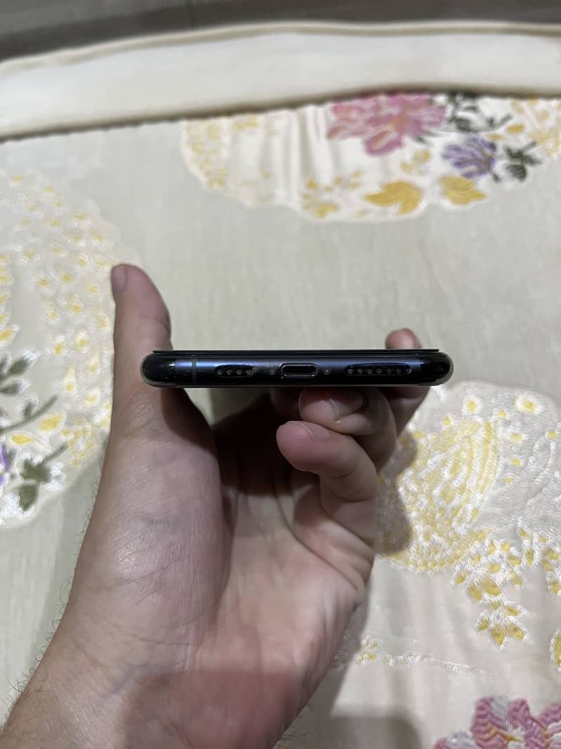 Apple iPhone 11 Pro Max 2