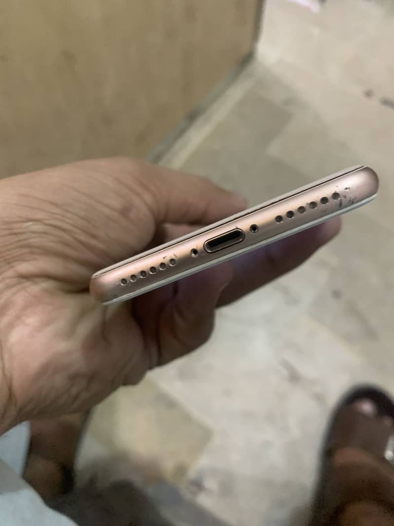 Apple iPhone 8 4