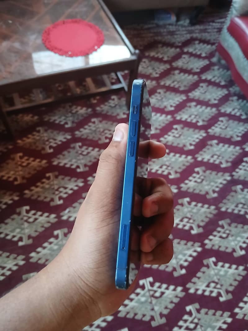 Apple iPhone 12 6