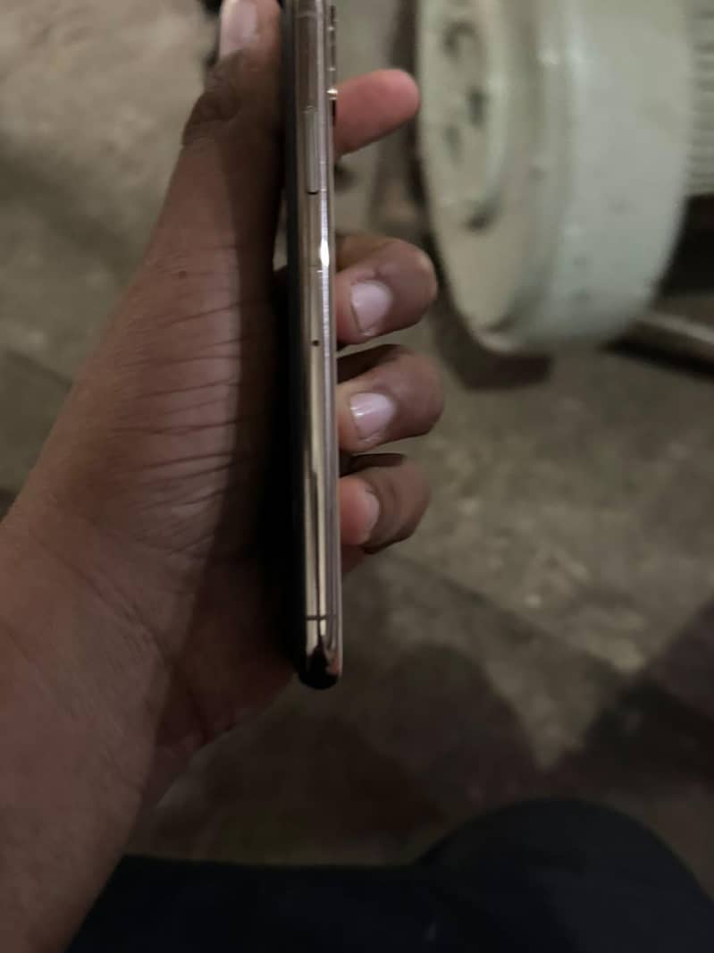 Apple iPhone XS 5