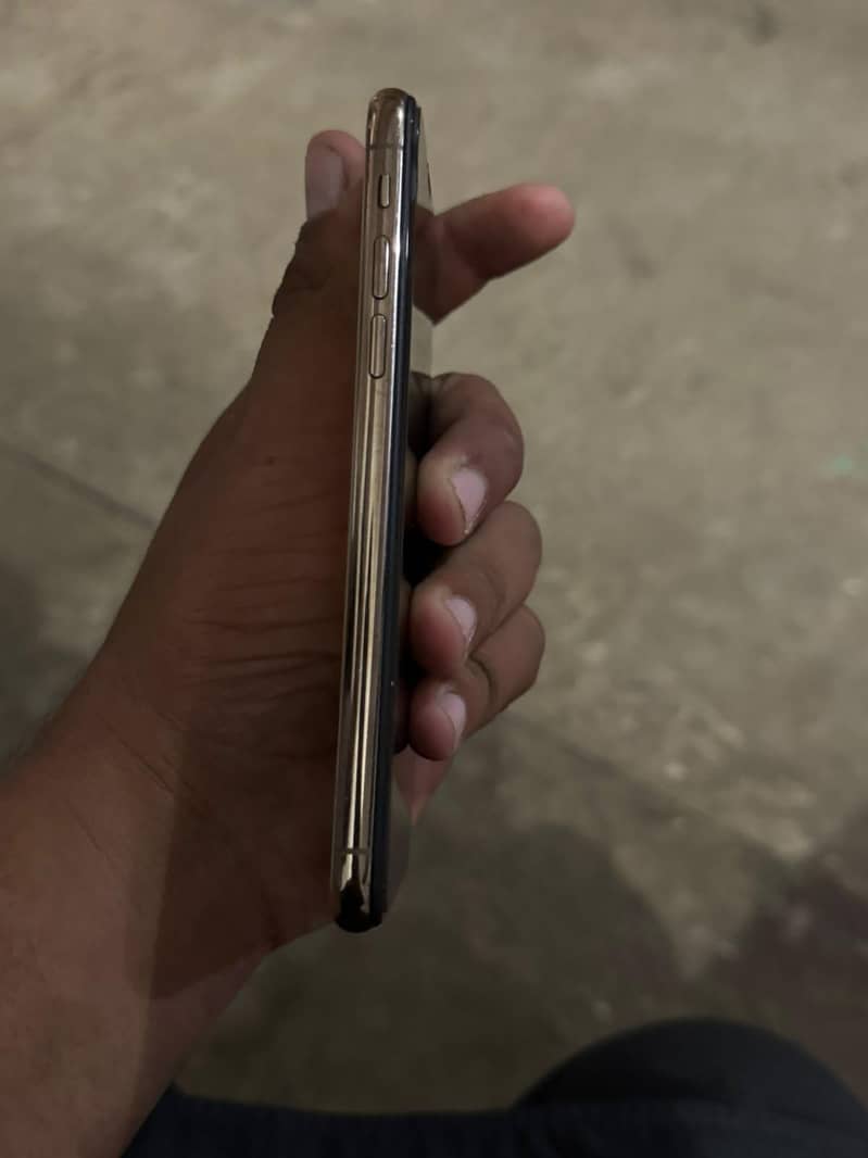Apple iPhone XS 6