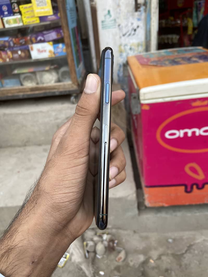 Apple iPhone 11 Pro Max 1