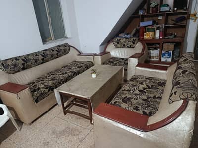 6 Seater Sofa Set (3+2+1) – Good Condition