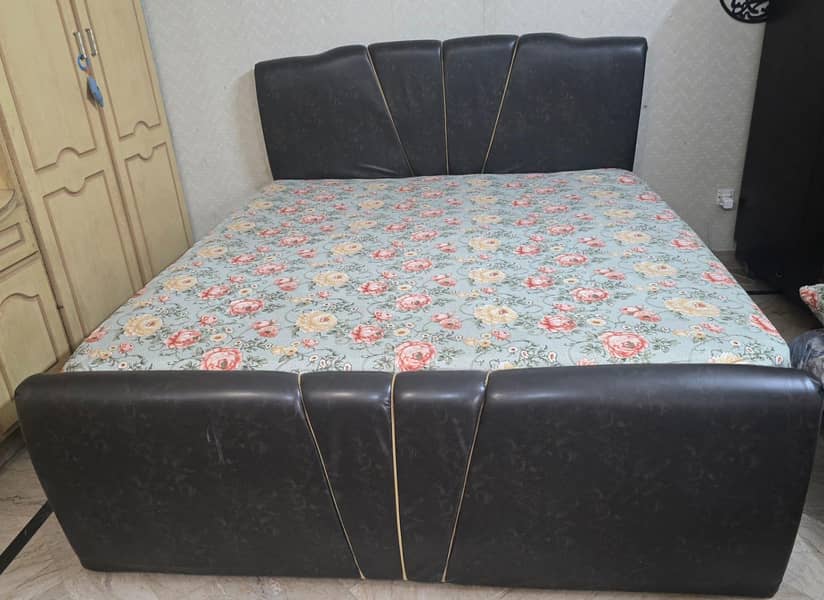Leather bed 0