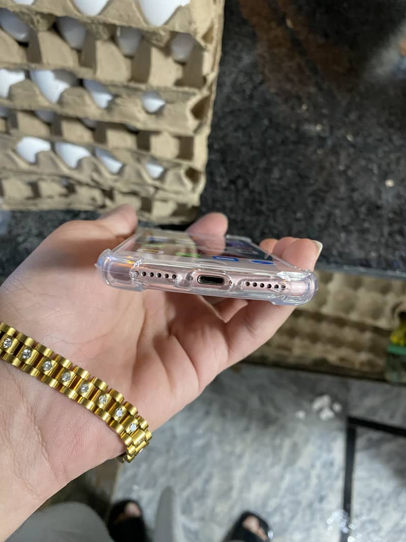 iPhone 7 3