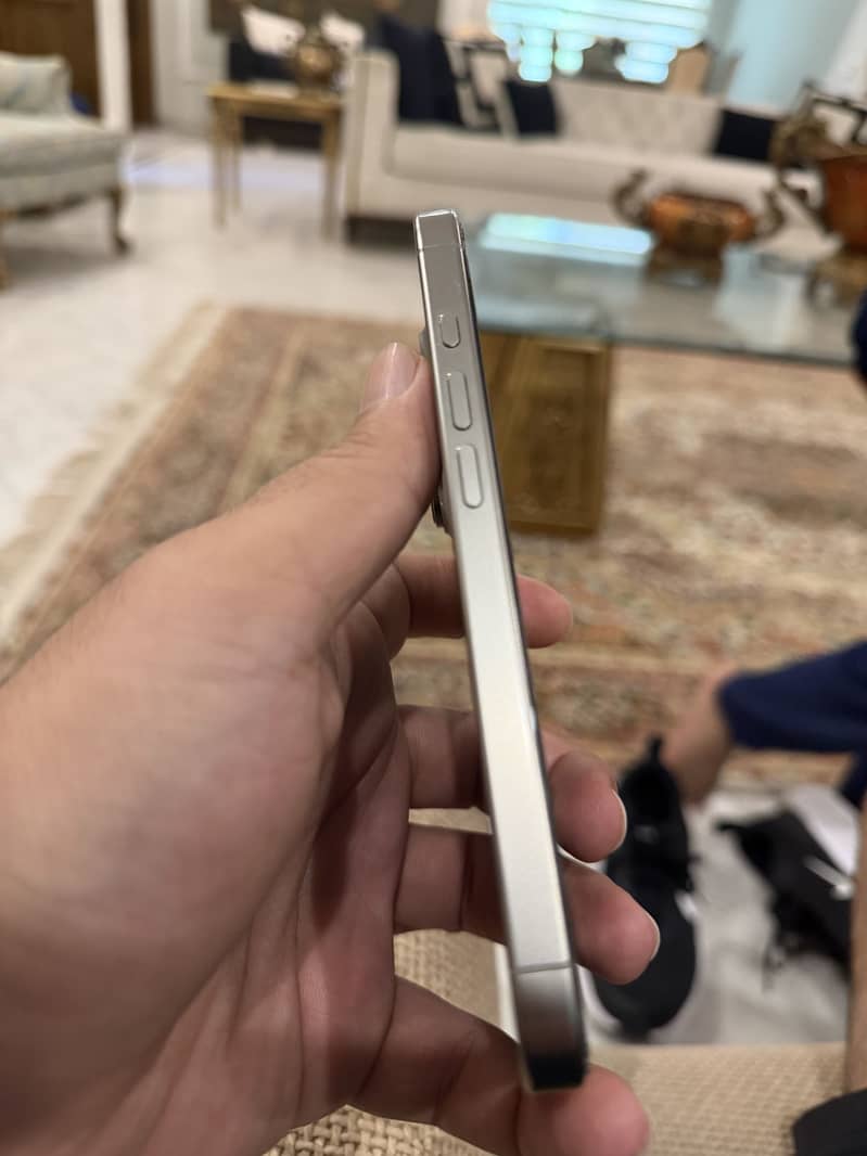 Apple iPhone 16 Pro 1