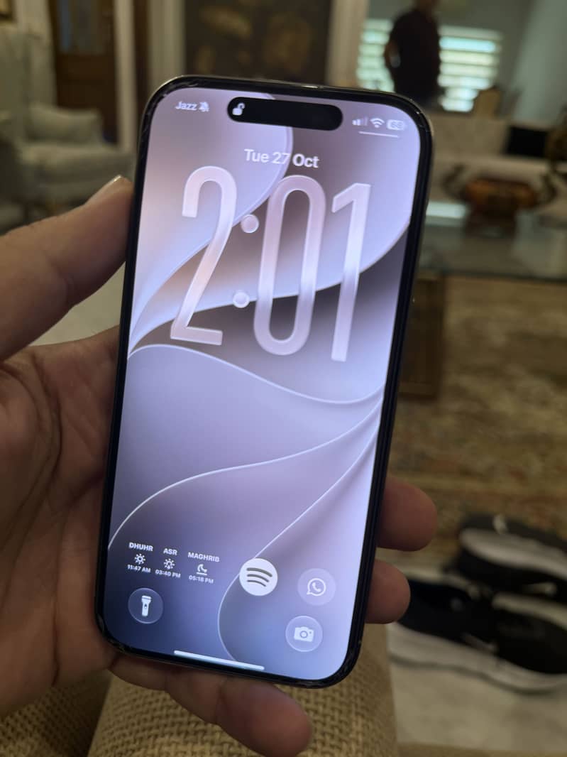 Apple iPhone 16 Pro 3