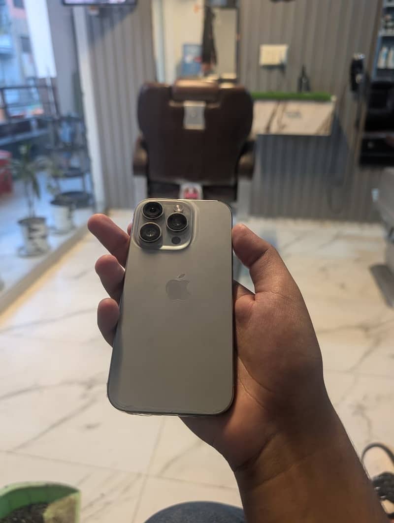 Apple iPhone 16 Pro 1